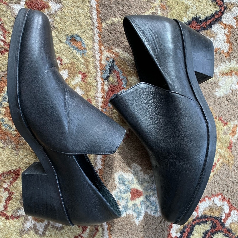 Intentionally Blank black leather slip on heeled shoes. Size 39. Made in Spain